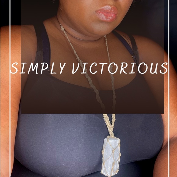 Long selenite and hemp cord crystal, unisex - Picture 2 of 2